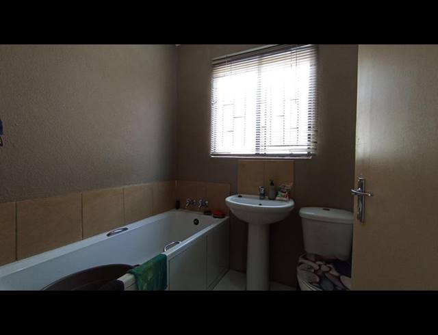 2 BEDROOM HOUSE FOR SALE IN SOSHANGUVE EAST
